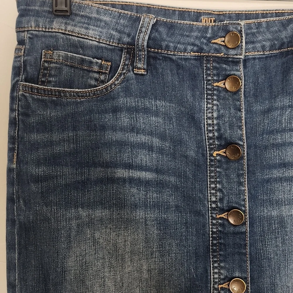 Size 6 Kut from cloth denim button  front skirt.  A96 - Picture 2 of 8